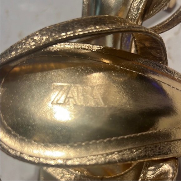 Zara Patent Effect Heeled Sandals - Picture 4 of 9